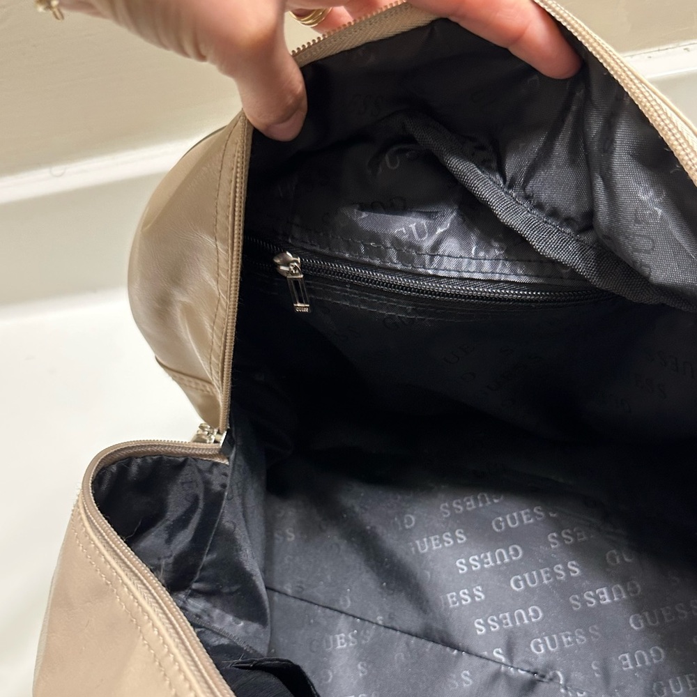 GUESS DUFFEL BAG - Picture 9 of 11